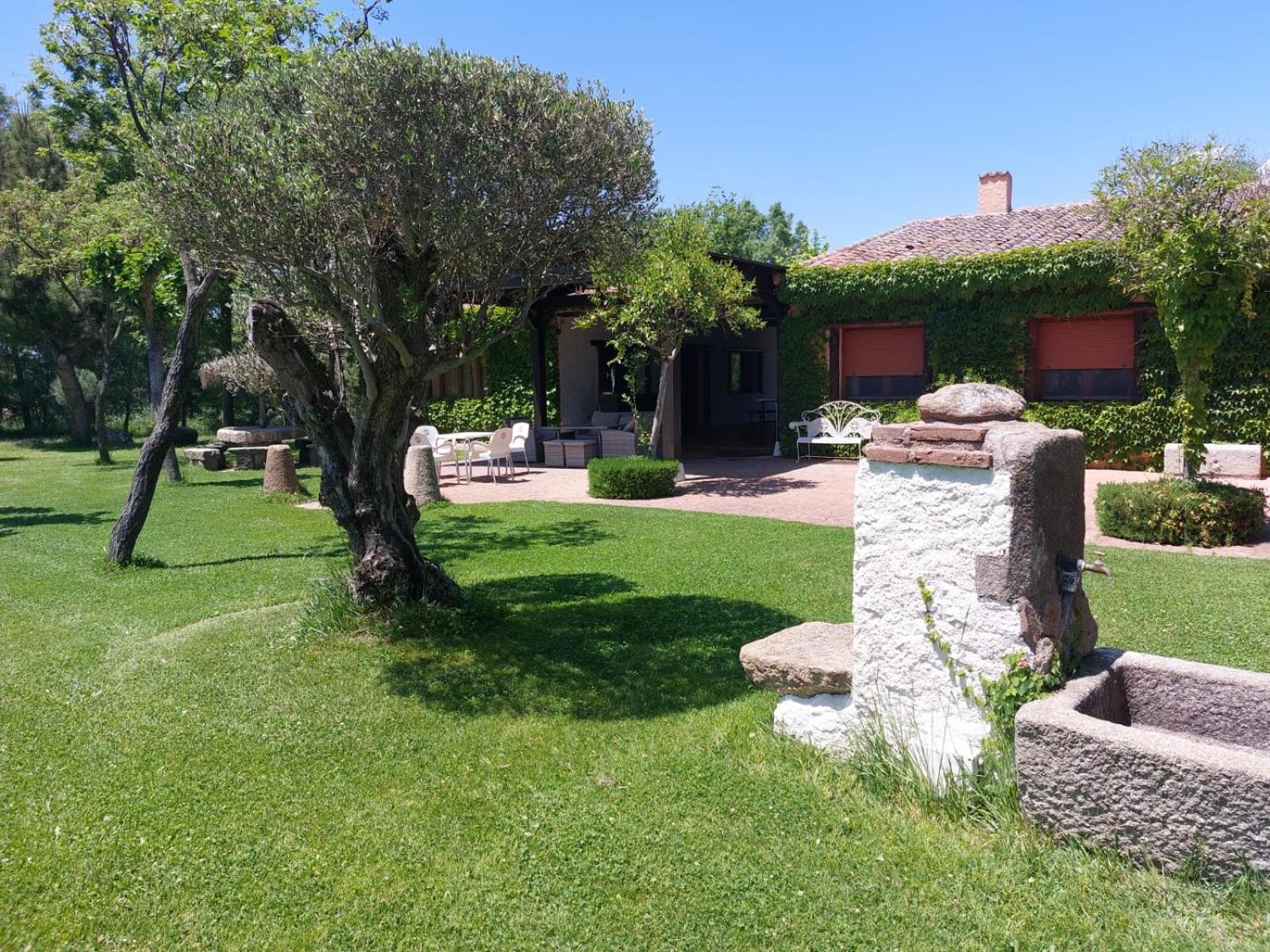 Complejo Rural La Badia Villa Lucillos Exterior foto